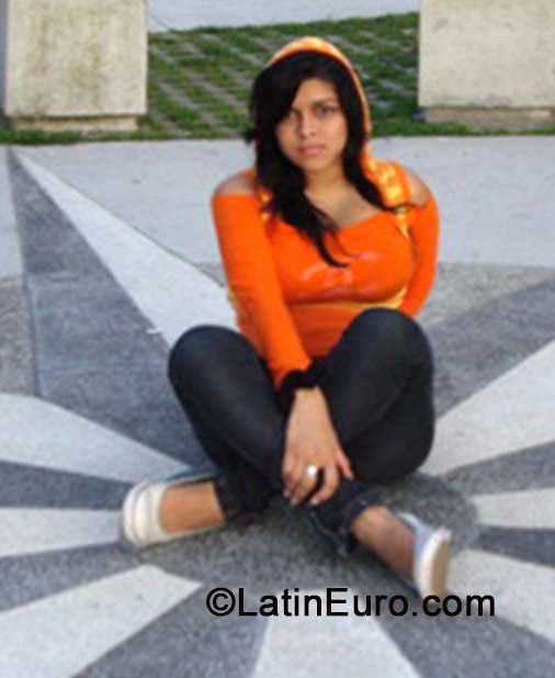 Date this passionate Colombia girl Angela from Cali CO15672