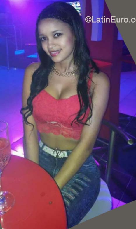 Date this attractive Dominican Republic girl Silvia from Santo Domingo DO19844