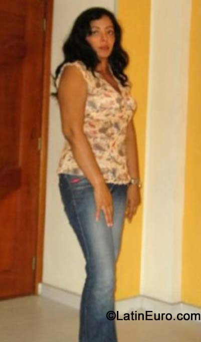 Date this voluptuous Colombia girl Carmen from Cartagena CO15713