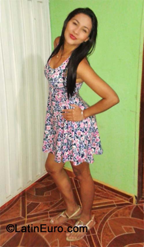 Date this voluptuous Colombia girl Lucia from Bucaramanga CO15716