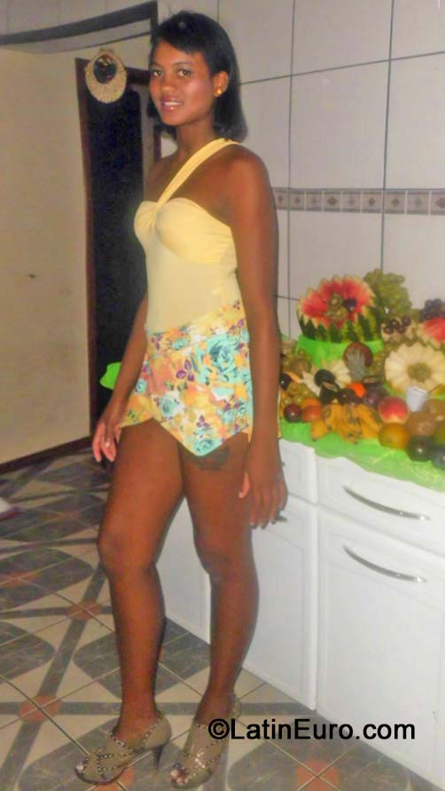 Date this hard body Brazil girl Rafaela from Maracas BR8926