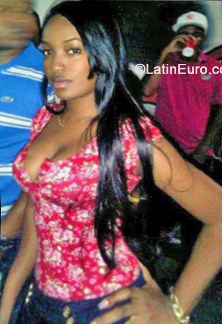 Date this voluptuous Dominican Republic girl Berenice from Santo Domingo DO19803
