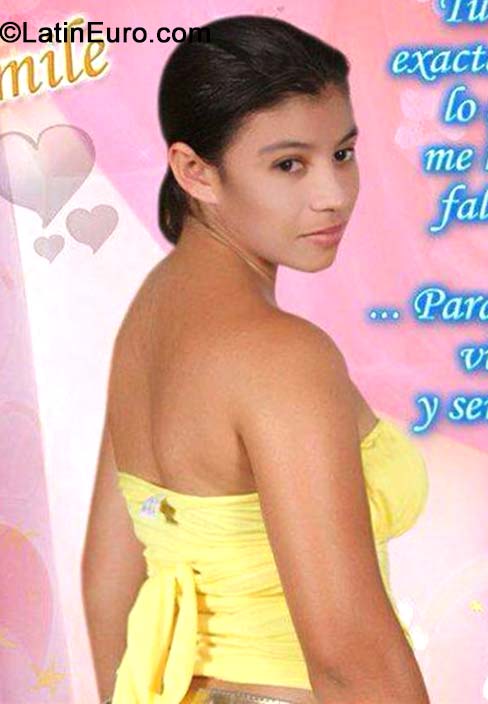 Date this sensual Colombia girl Yamile from Bogota CO15822
