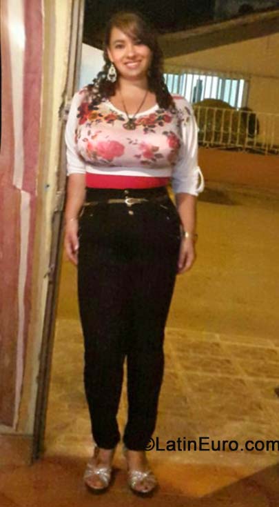 Date this young Colombia girl Viviana from Cali CO15832