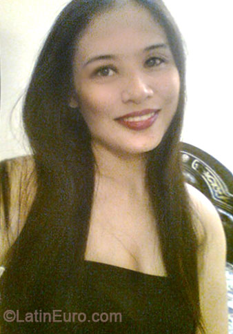 Date this fun Philippines girl Vivien from Iloilo City PH675