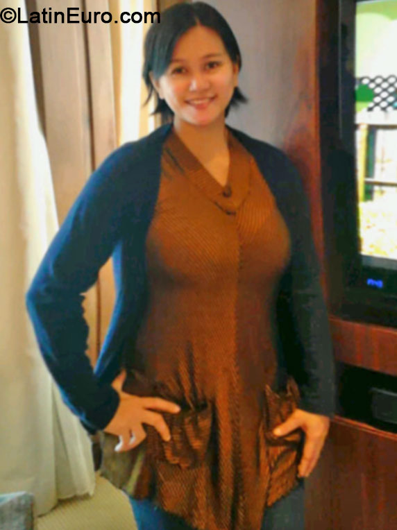 Date this voluptuous Philippines girl Jenny from Manila PH676