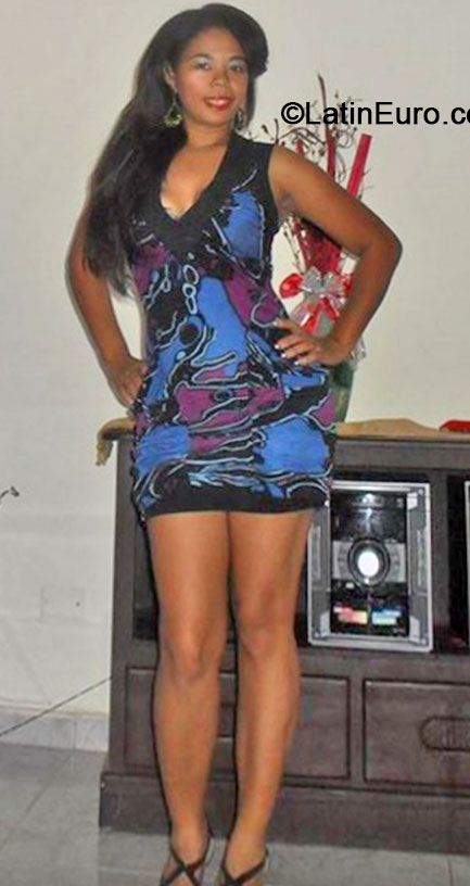 Date this nice looking Dominican Republic girl Sencion from Santo Domingo DO19940