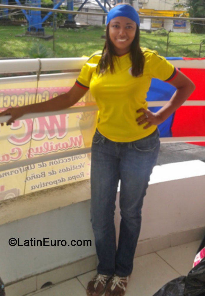 Date this stunning Colombia girl Mariluz from Buenaventura CO17067