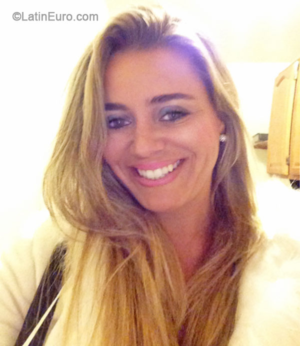 Date this good-looking Brazil girl Daniela from Brasilia BR8993