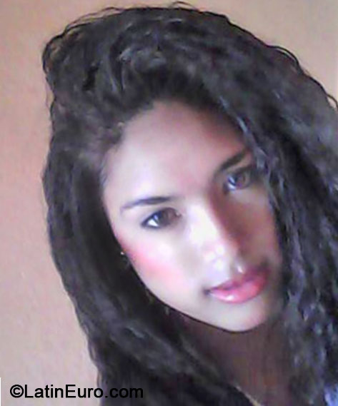 Date this lovely Colombia girl Kasandra from Cartagena CO16094