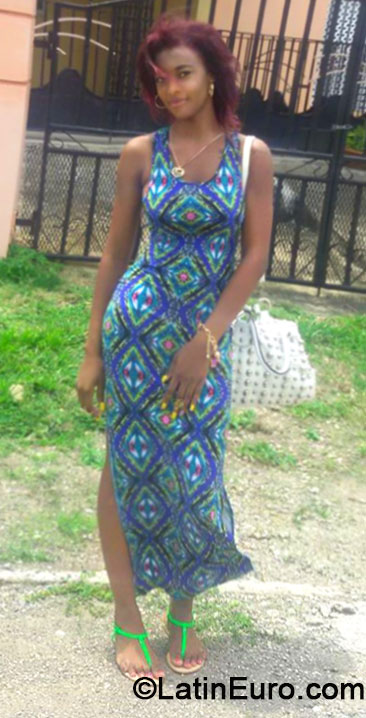 Date this nice looking Jamaica girl Shanice from Kingston JM1833