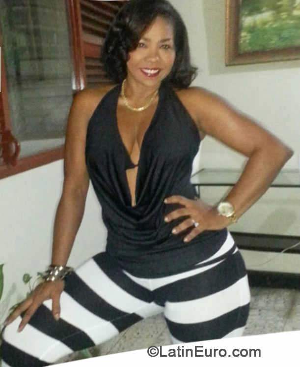 Date this nice looking Colombia girl Reyes from Cartagena CO16129