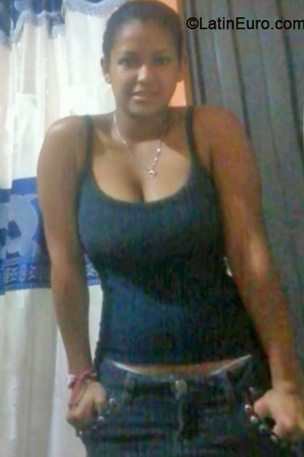 Date this good-looking Colombia girl Saray from Bogota CO16192