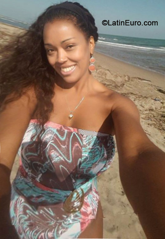 Date this good-looking Brazil girl Dywa from Rio de Janeiro BR9227