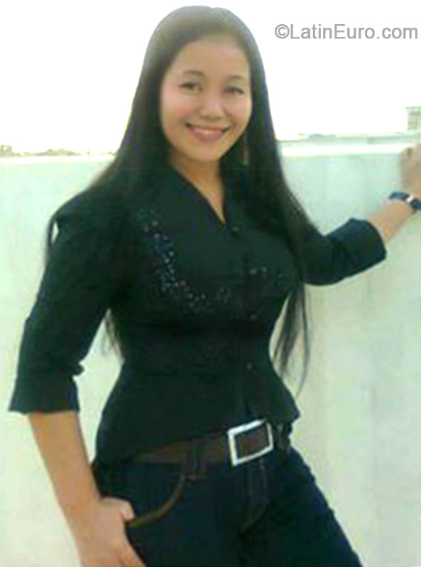 Date this lovely Philippines girl Sheryle from Manila PH704