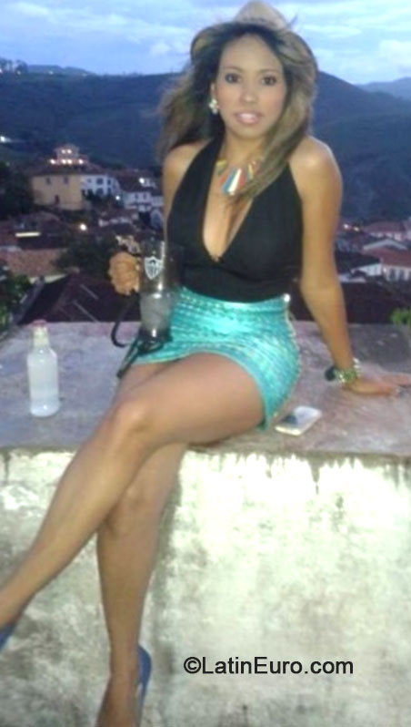 Date this happy Brazil girl Cris from Belo Horizonte BR9399