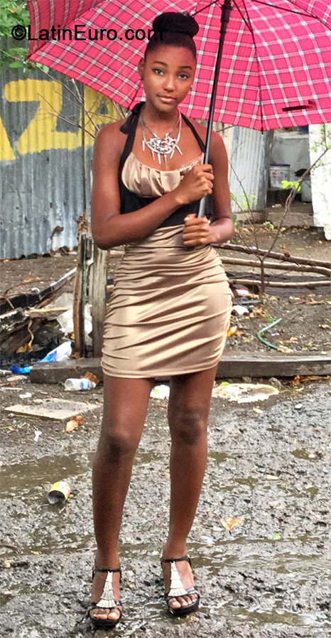 Date this nice looking Jamaica girl Amanda from Kingston JM1857
