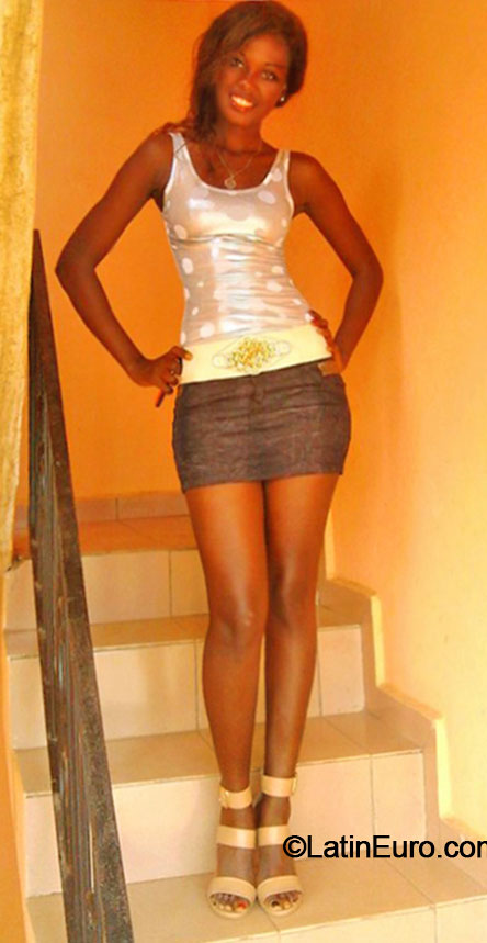 Date this stunning Cameroon girl Makky from Douala CM205