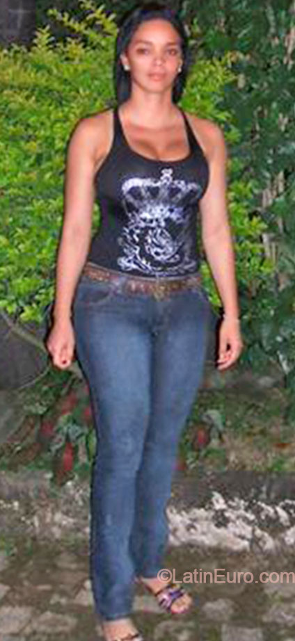 Date this nice looking Brazil girl Elaine from Salvador BR9068
