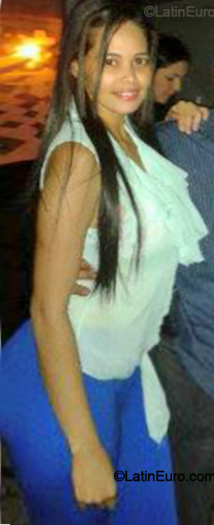 Date this good-looking Venezuela girl Carla from Maracaibo VE308