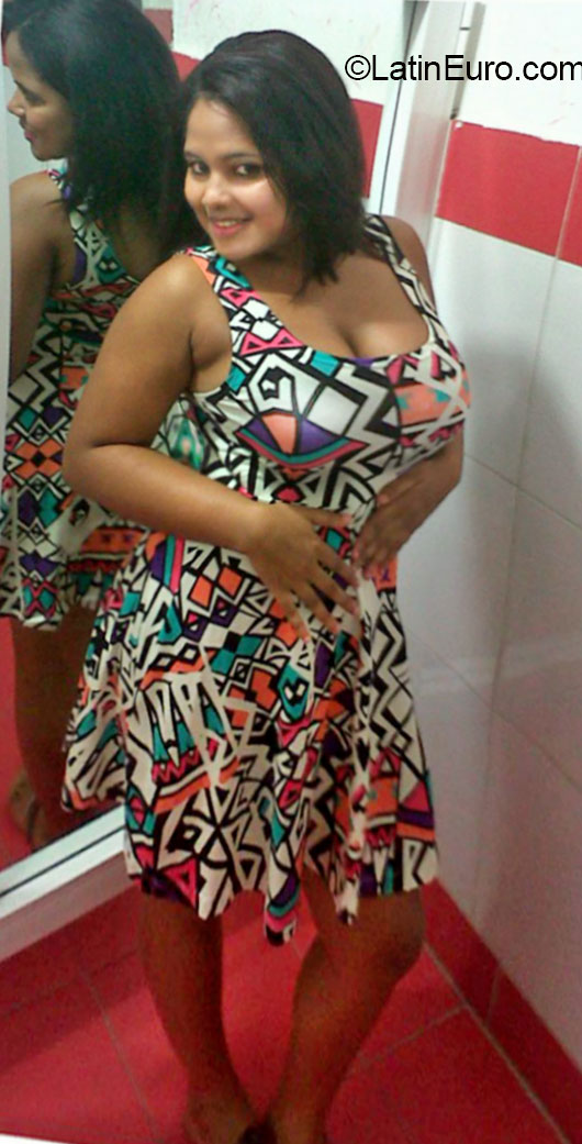 Date this foxy Dominican Republic girl Dahiania from Salcedo DO20131