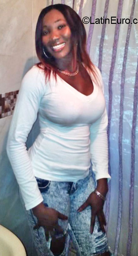 Date this sensual Jamaica girl Kadian from Kingston JM1871