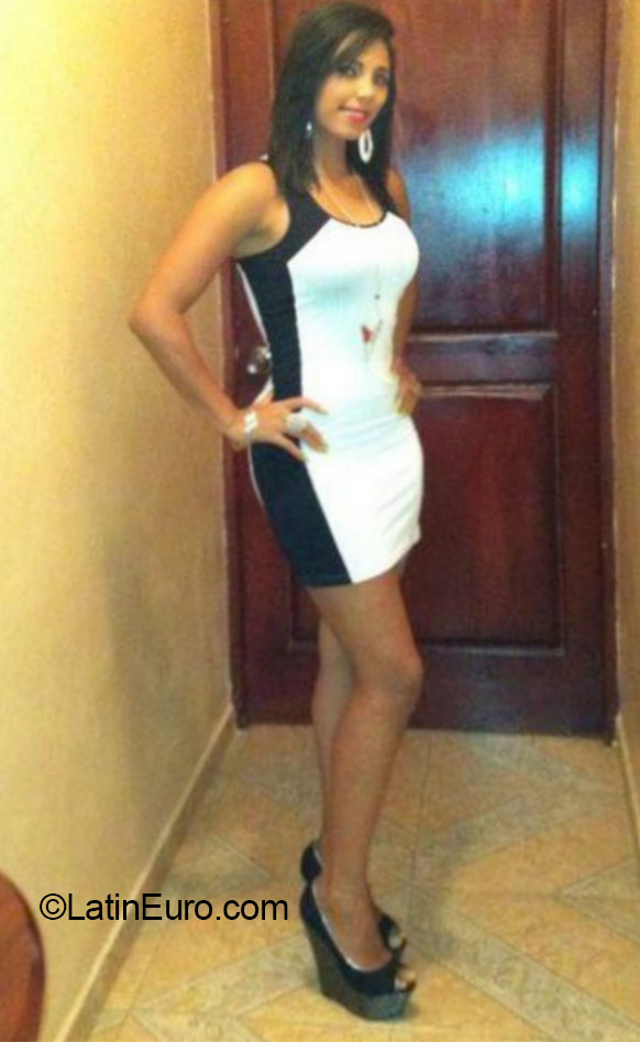 Date this happy Dominican Republic girl Katherine from Bonao DO20362