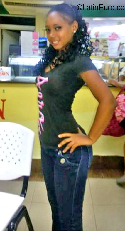 Date this cute Dominican Republic girl Wilma from Santo Domingo DO20425