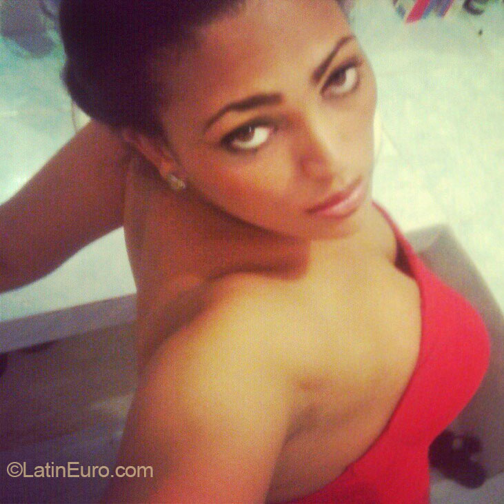 Date this hard body Dominican Republic girl Keyla from Santo Domingo DO20472