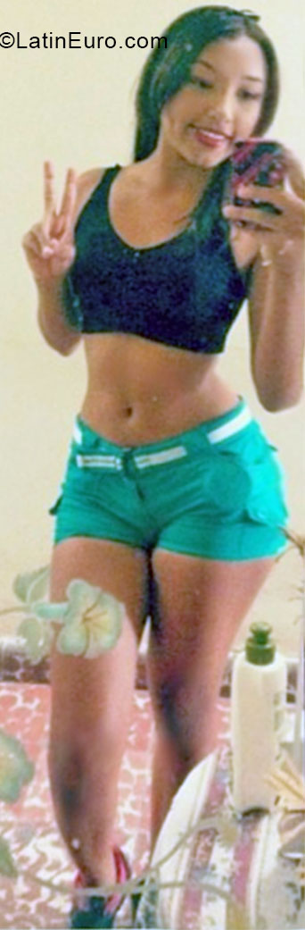 Date this athletic Colombia girl Marcela from Cali CO16524