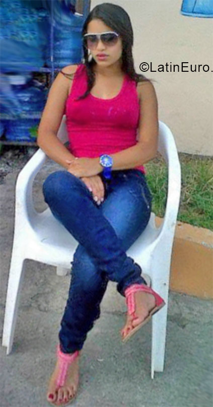 Date this lovely Dominican Republic girl Rafelina from Santo Domingo DO20644