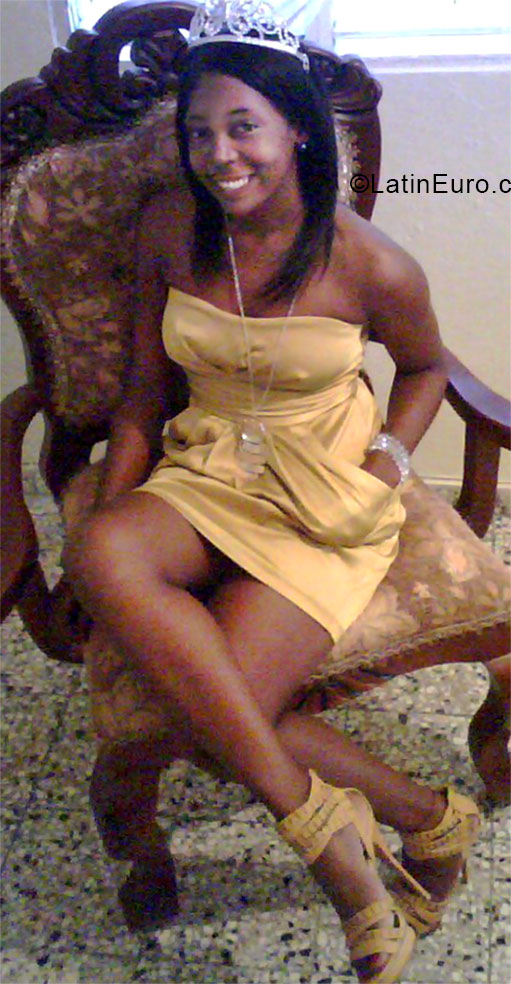 Date this voluptuous Dominican Republic girl Charina from San Cristobal DO27370