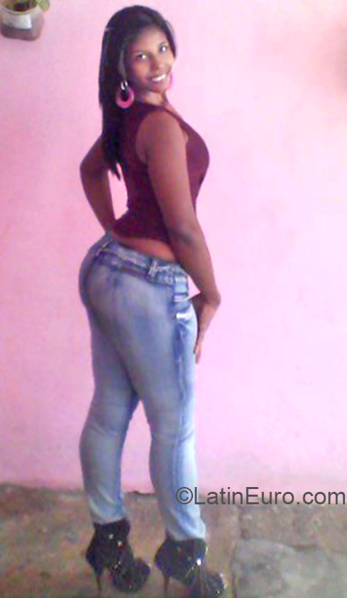 Date this sultry Dominican Republic girl Wanda from Santo Domingo DO21106