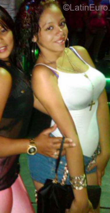 Date this fun Dominican Republic girl Amarfy from Bonao DO20726