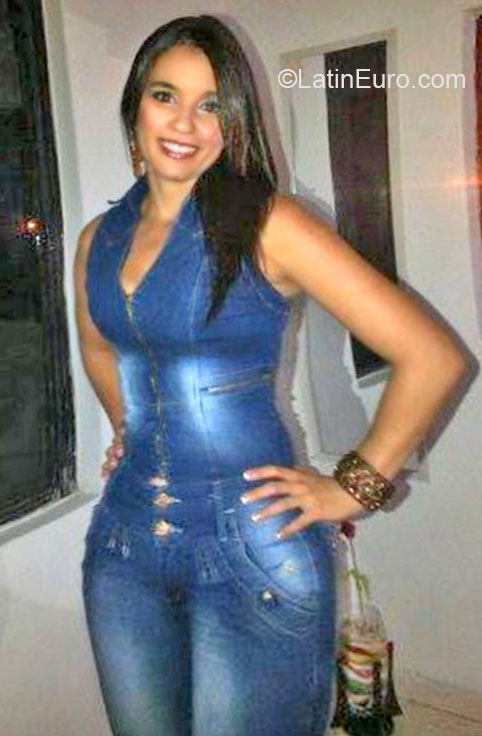 Date this charming Colombia girl Jennyfer from Cali CO16621
