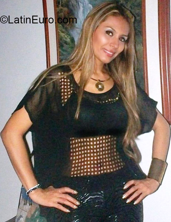 Date this good-looking Colombia girl Zully from Medellin CO17250