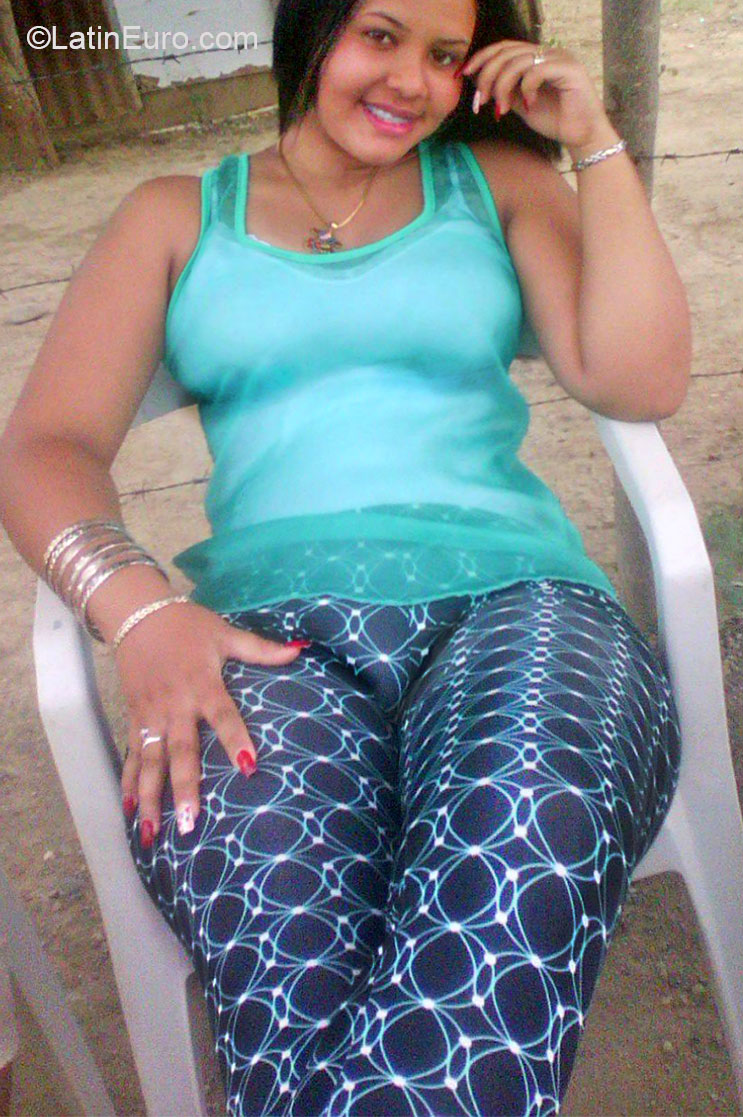 Date this tall Dominican Republic girl Nefarty from Santiago DO20780
