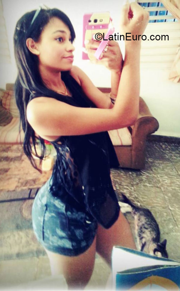 Date this georgeous Dominican Republic girl Paredez from Santo Domingo DO20784