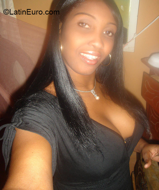Date this sensual Dominican Republic girl Yohana from Santiago DO20848
