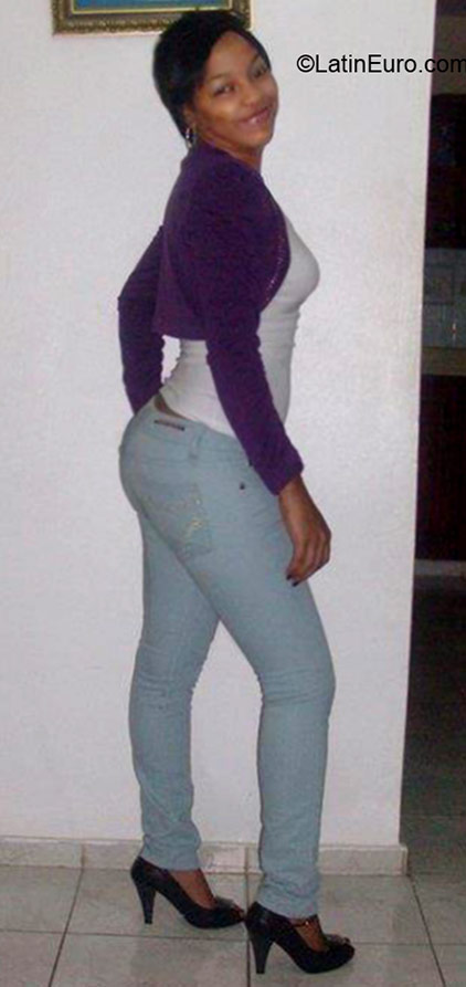 Date this stunning Dominican Republic girl Yamiry from Santo Domingo DO20878
