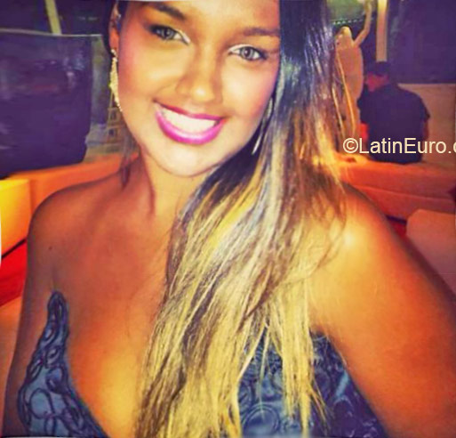 Date this voluptuous Brazil girl Fernanda from Rio De Janeiro BR9162