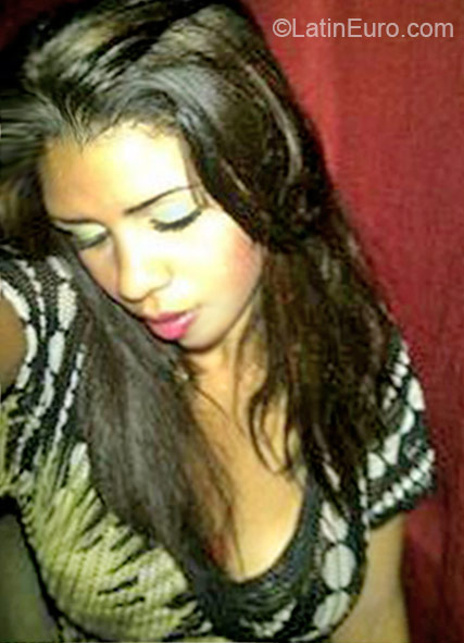 Date this passionate Dominican Republic girl Amy from Santo Domingo DO20925