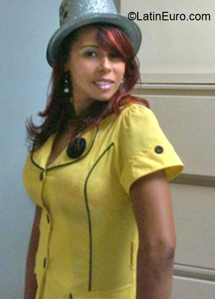 Date this exotic Dominican Republic girl Julisa from Santo Domingo DO20927