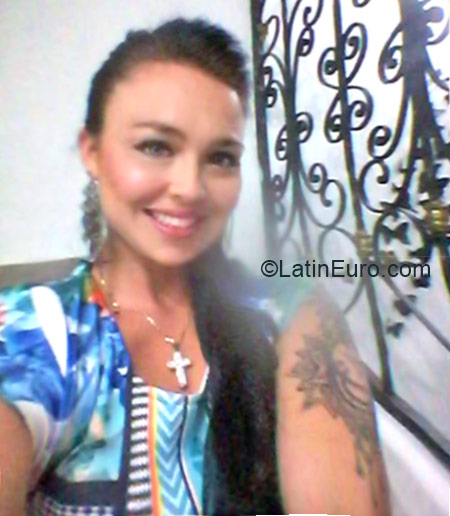 Date this charming Colombia girl Leydi from Medellin CO16761