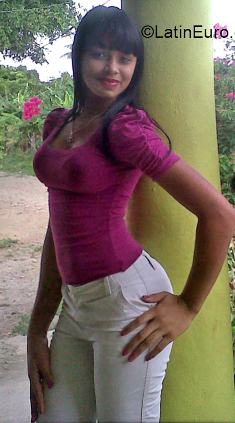 Date this sensual Dominican Republic girl Pamela from Santo Domingo DO20985