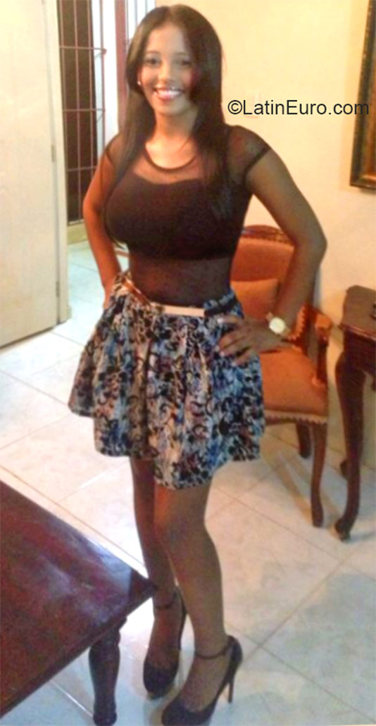 Date this good-looking Dominican Republic girl Nulkil from Santiago DO21089