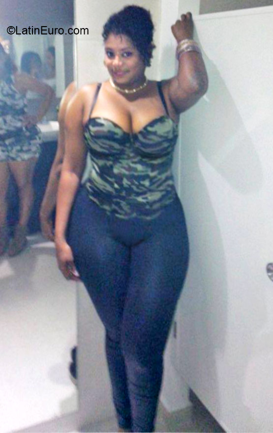 Date this nice looking Dominican Republic girl Maitte Judith from Santo Domingo DO21097