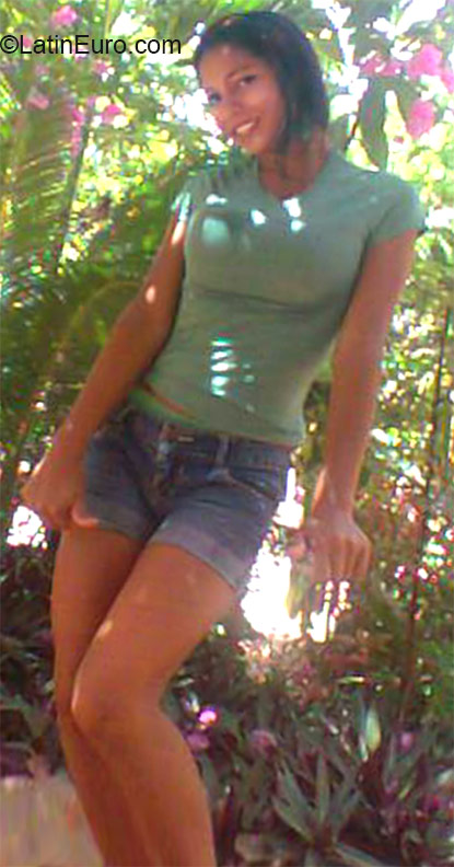 Date this nice looking Venezuela girl Naimar from Guayana City VE385