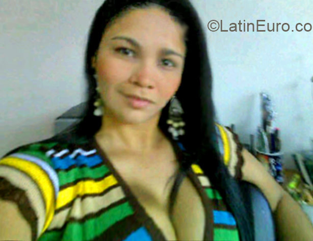 Date this happy Colombia girl Isa from Bogota CO16822
