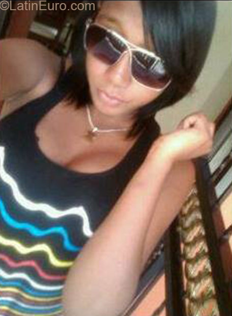 Date this foxy Dominican Republic girl Leidy from Santo Domingo DO21148